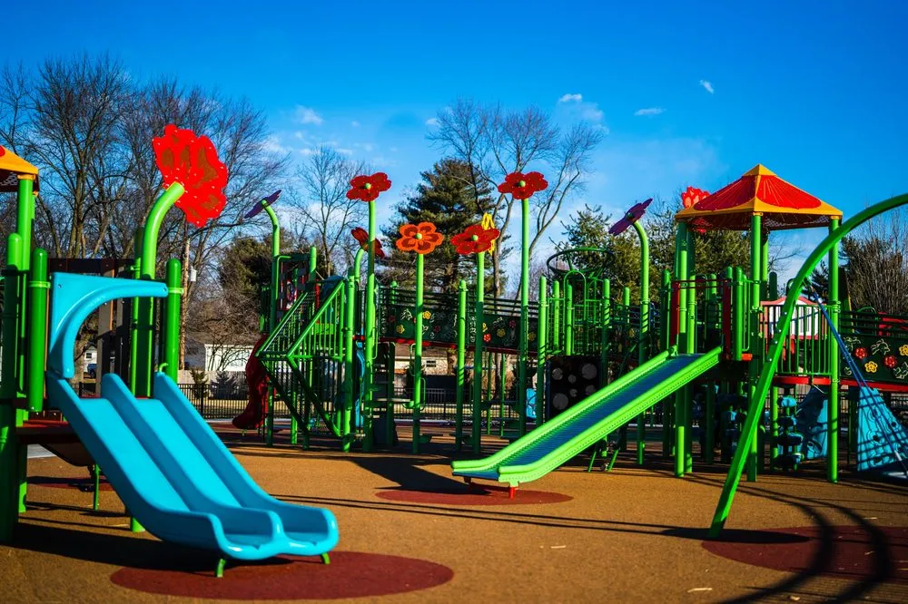 Custom yard maintenance for year-round maintenance in St. Louis, MO by Ideal Landscape Group