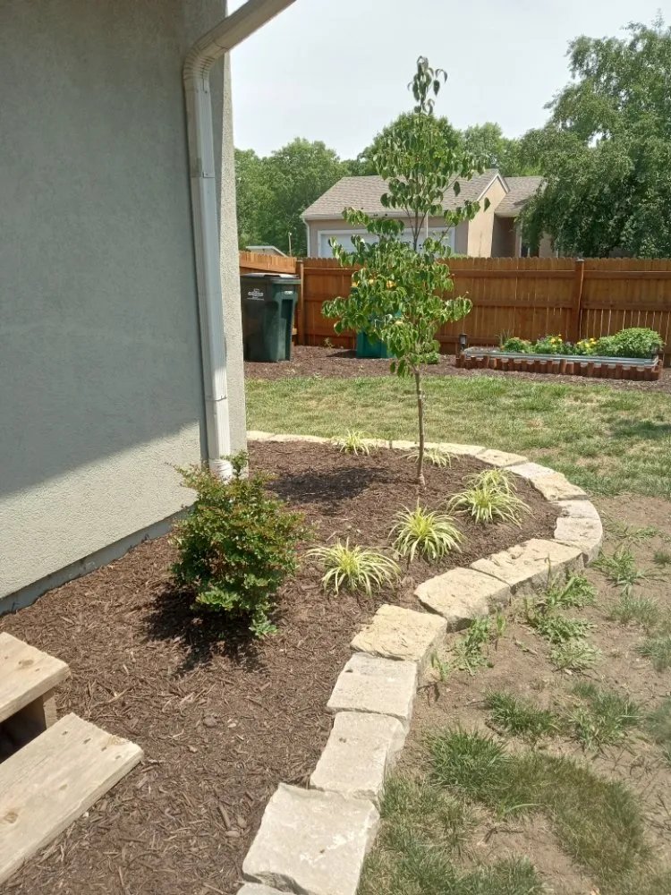 Custom lawn care service experts serving Overland Park, KS - Idesign Landscapes And Consulting