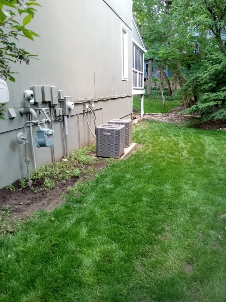Local yard maintenance experts serving Overland Park, KS - Idesign Landscapes And Consulting