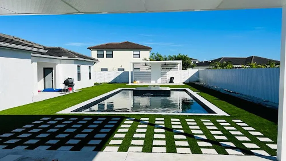 Custom garden landscaping in Miami, FL by IFM Turf