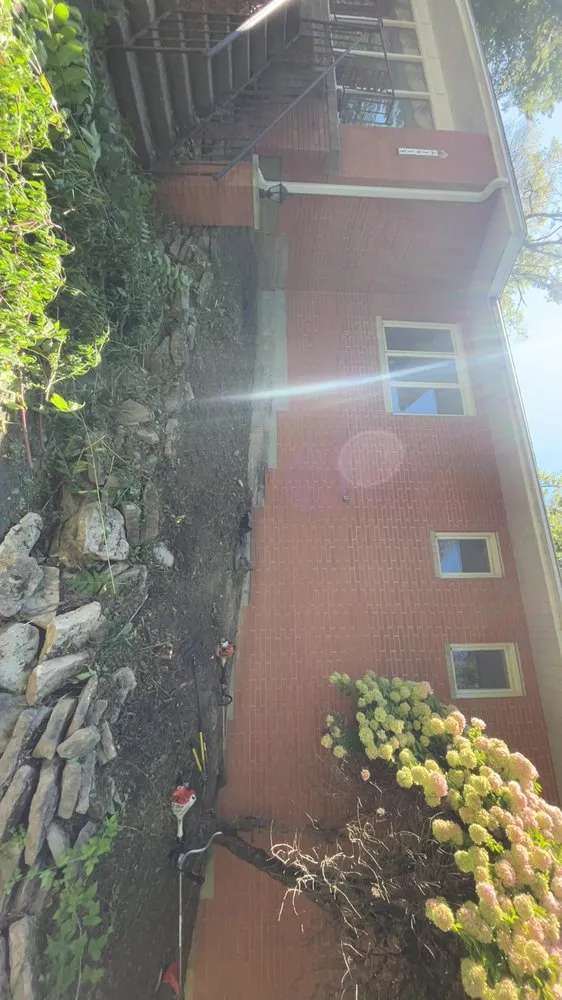 Custom lawn mowing service for homes in Lancaster, OH by IJ Services