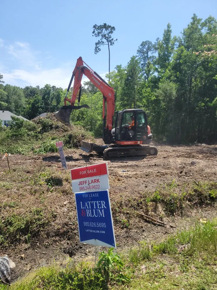 Professional yard maintenance experts serving Lacombe, LA - IL Trucking