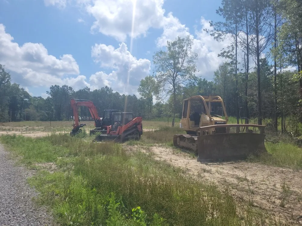 Custom residential landscaping with custom design across Lacombe, LA - IL Trucking