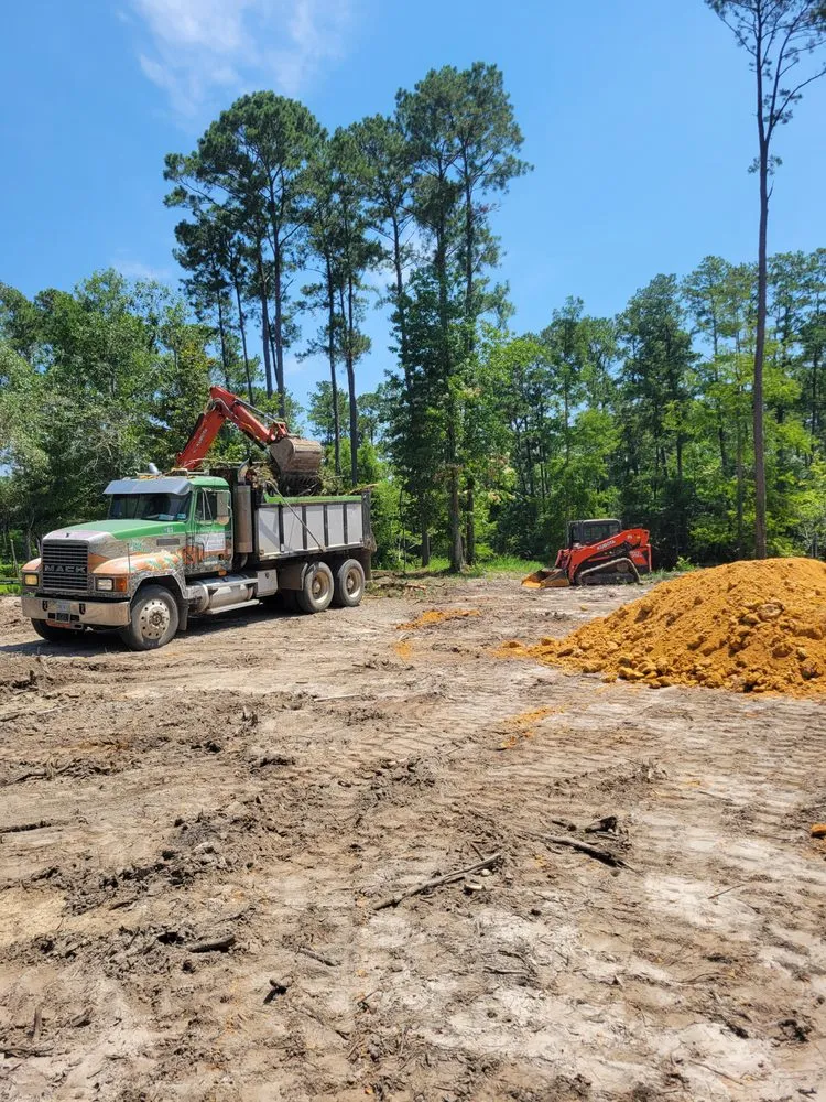 Trusted outdoor landscaping for year-round maintenance across Lacombe, LA - IL Trucking