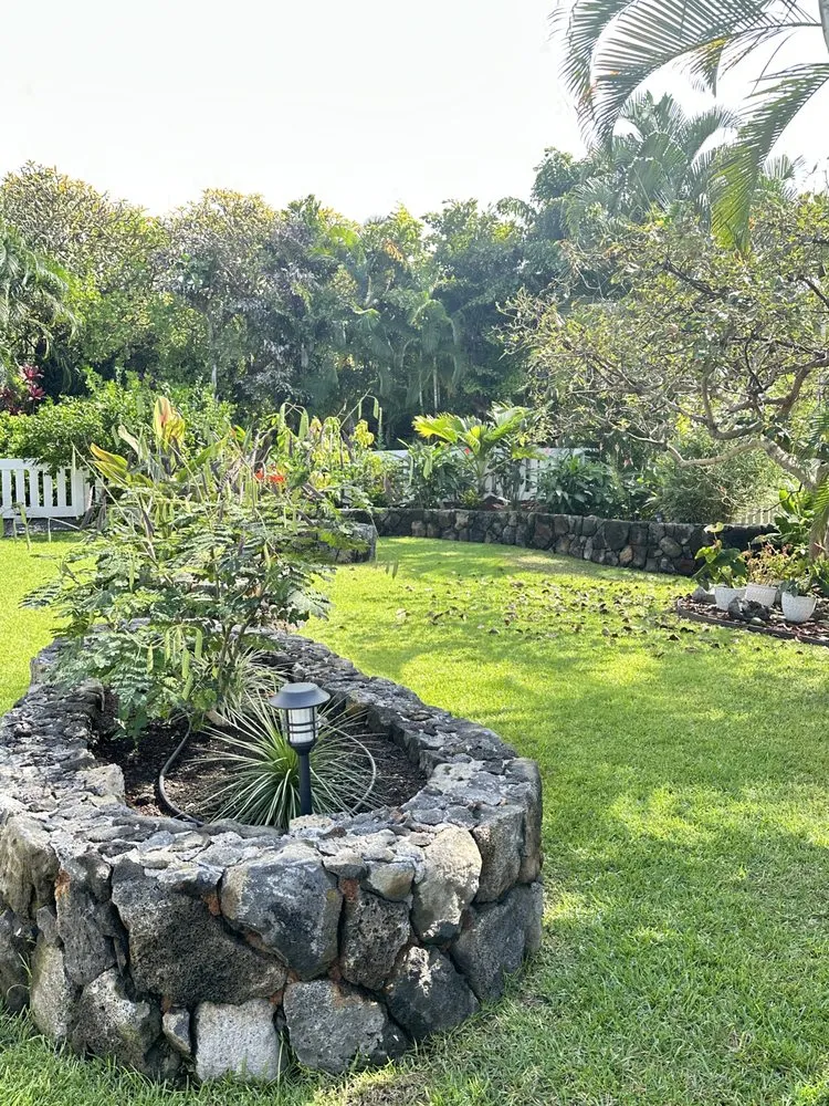 Reliable landscaping services experts serving Kailua-Kona, HI - Ili Kupono Gardens Nursery & Farm