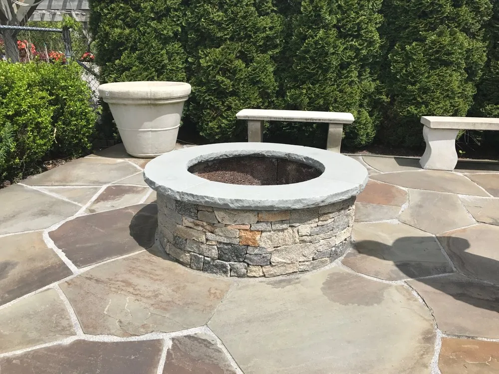 Professional garden landscaping for homes in Brookfield, CT by Illescas construction