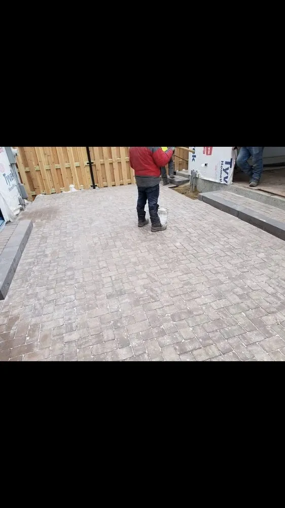 Top-rated landscaping services experts serving Chicago, IL - Illinois Brick Company