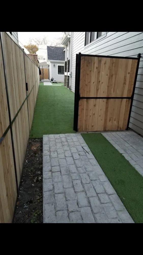 Local yard cleanup service experts serving Chicago, IL - Illinois Brick Company