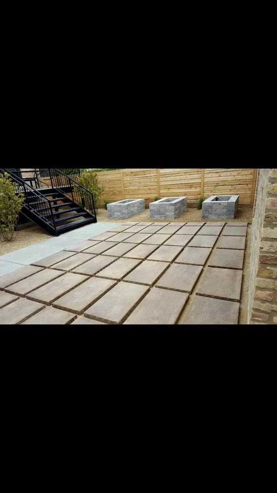 Expert residential landscaping experts serving Chicago, IL - Illinois Brick Company