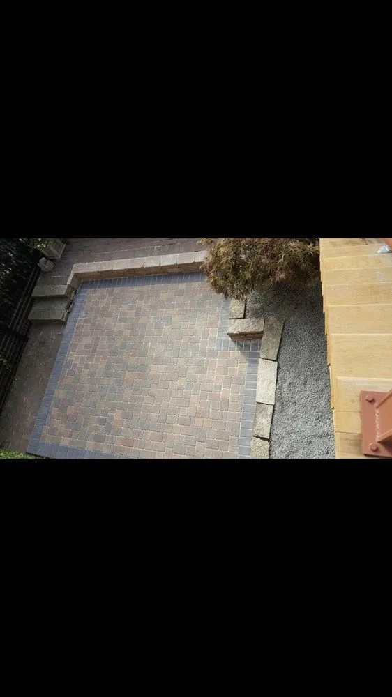 Custom yard maintenance experts serving Chicago, IL - Illinois Brick Company