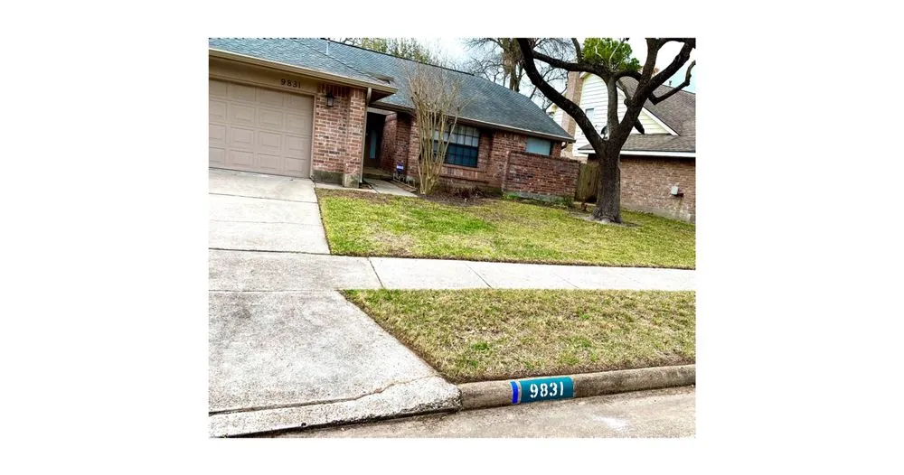 Trusted lawn mowing service with custom design in Houston, TX by iMow Lawns