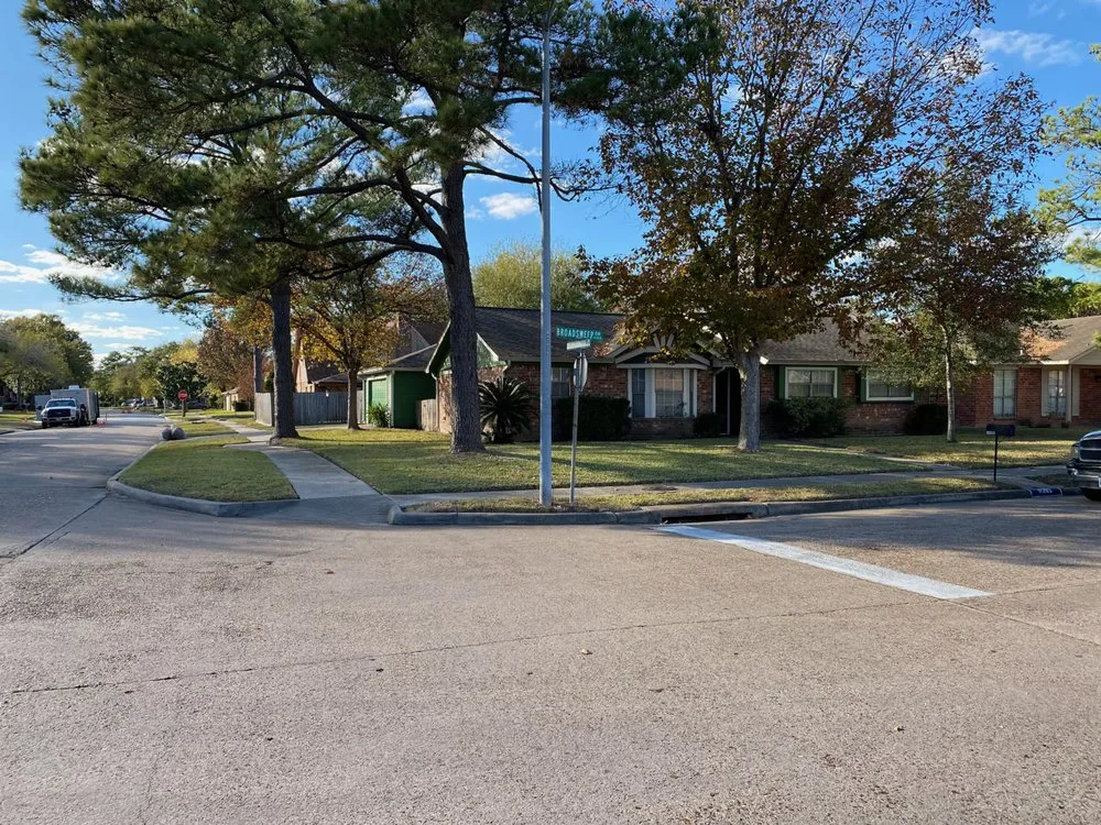 Top-rated yard cleanup service with custom design in Houston, TX by iMow Lawns