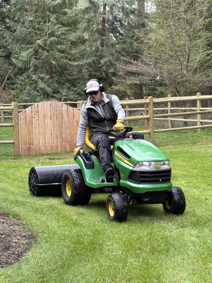 Professional garden landscaping in Snohomish, WA by iMow