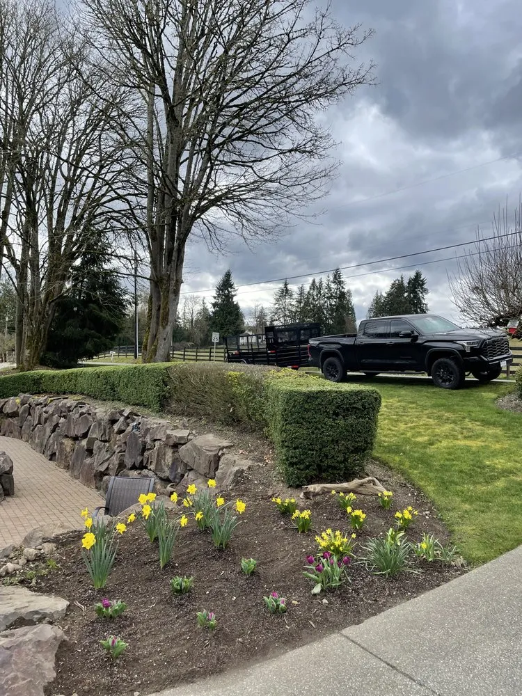 Professional outdoor landscaping in Snohomish, WA by iMow