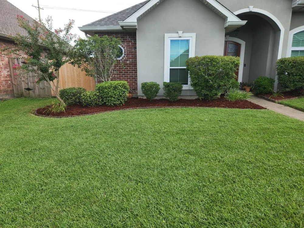 Custom outdoor landscaping for homes in Hahnville, LA by Impeccable Lawn Care