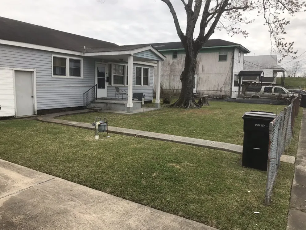 Reliable lawn care service with custom design in New Orleans, LA by Imperial Qualities