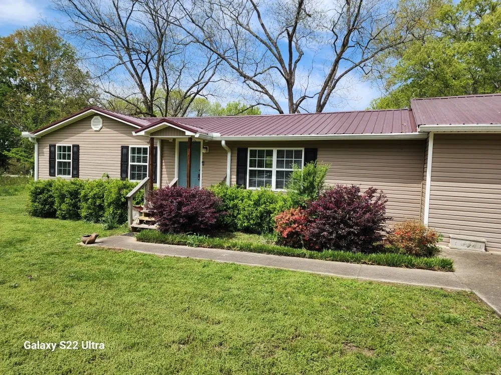 Top-rated garden landscaping experts serving Albertville, AL - In And Out Lawn Care