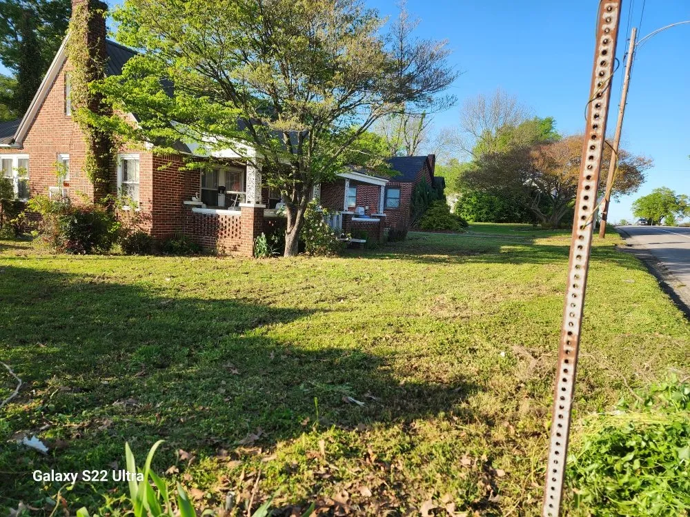 Local lawn mowing service experts serving Albertville, AL - In And Out Lawn Care