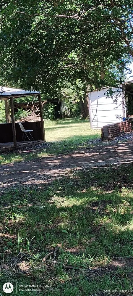 Top-rated yard maintenance for homes in Durant, OK by In His Honor Lawn Care Service