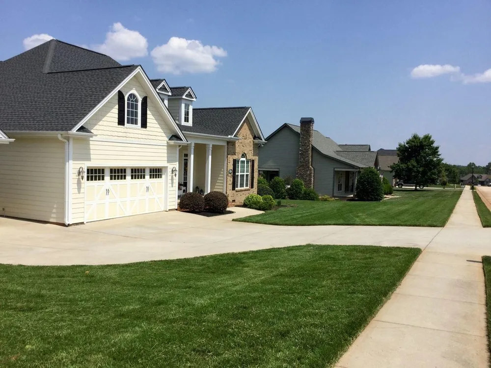 Trusted yard maintenance in Simpsonville, SC - In the Weeds Lawncare