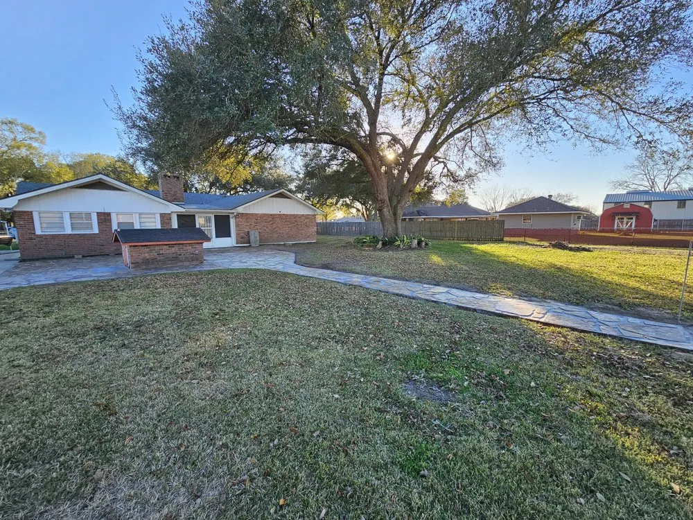 Affordable garden landscaping in Opelousas, LA by In The Weeds