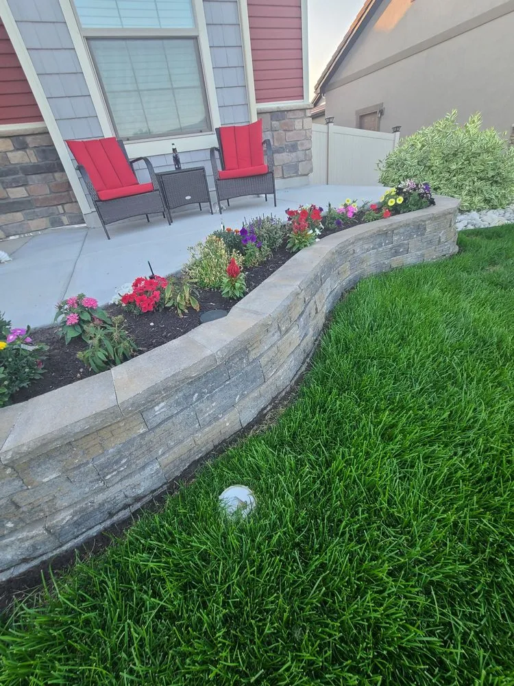 Custom landscaping services experts serving Aurora, CO - Incas Lawn Services