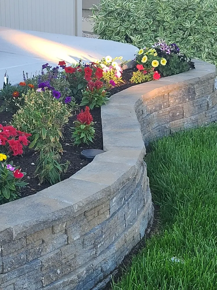 Custom outdoor landscaping experts serving Aurora, CO - Incas Lawn Services
