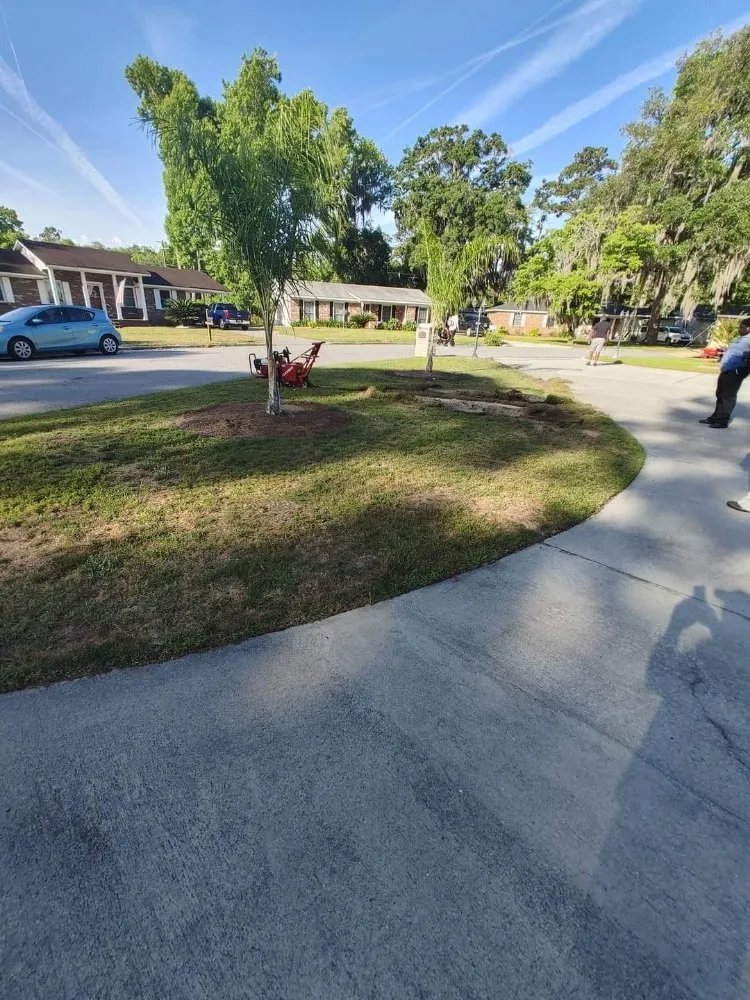 Local yard maintenance in Hinesville, GA by Incredible Cuts