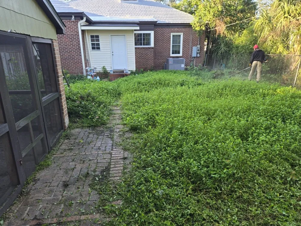 Professional landscaping services for homes in Hinesville, GA by Incredible Cuts