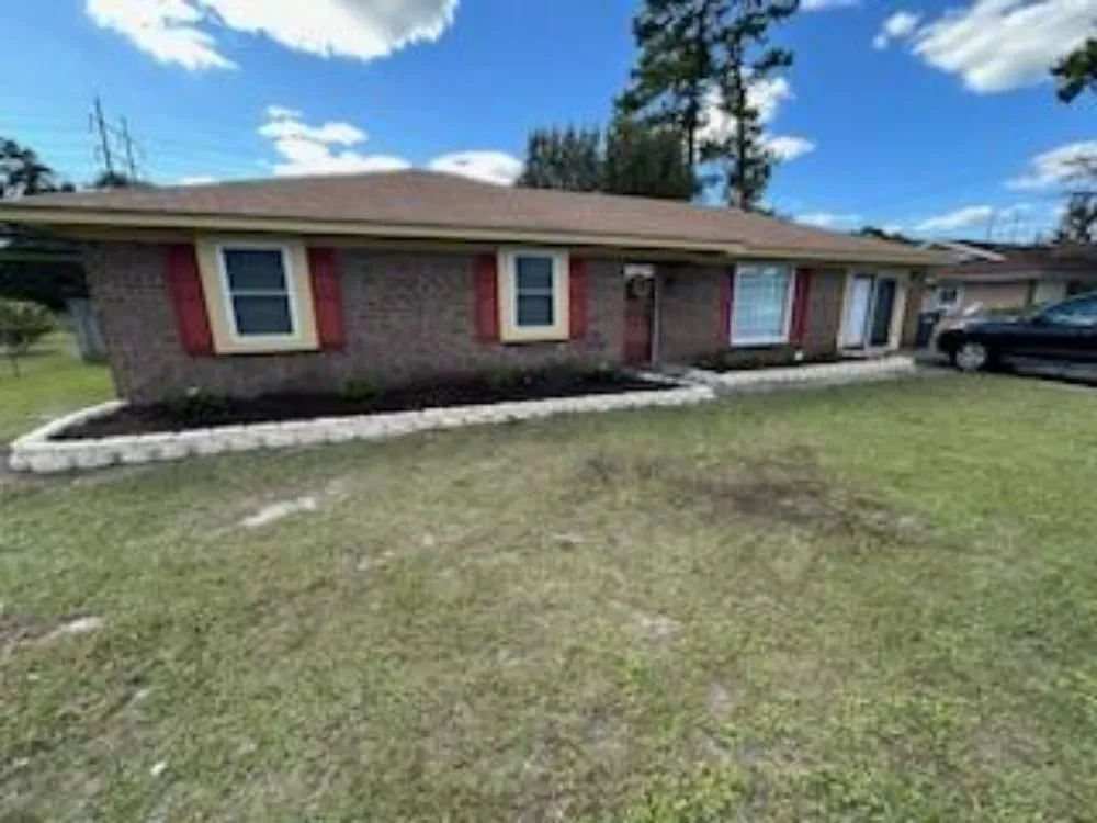 Reliable garden landscaping in Hinesville, GA by Incredible Cuts