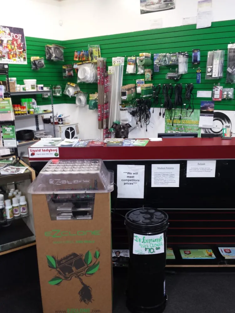 Top-rated lawn mowing service in Chehalis, WA by Indoor Gardening