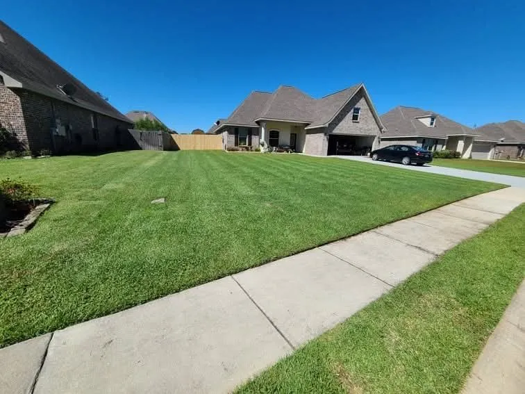 Local lawn care service experts serving Phenix City, AL - Infinite Scapes Lawn Care