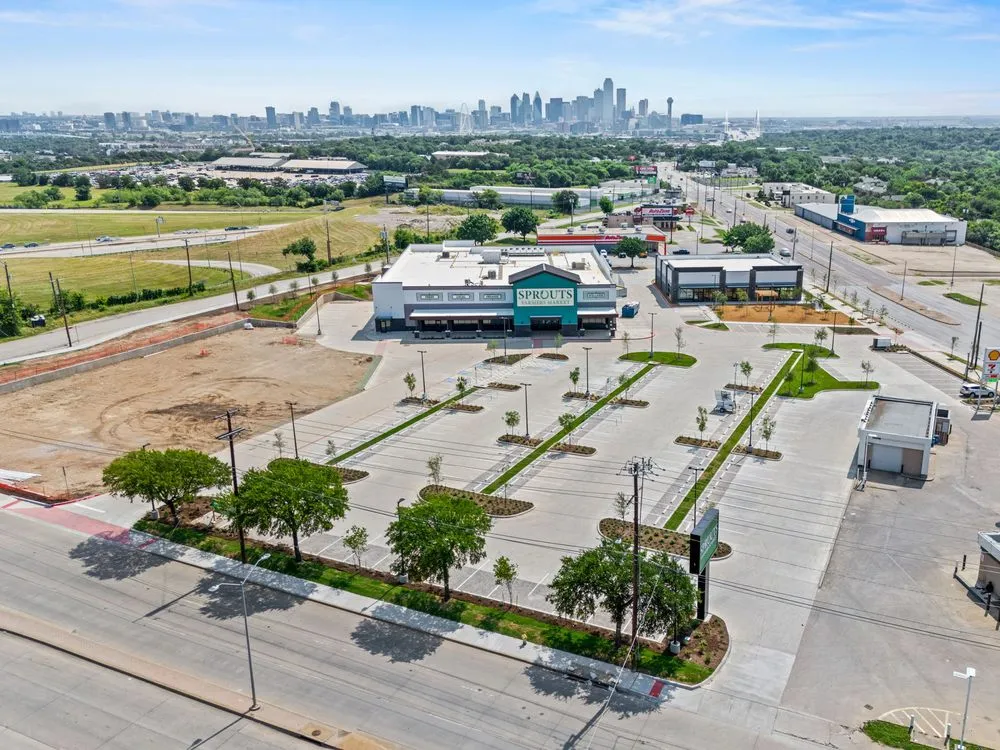 Custom lawn care service in Cleburne, TX - Infinity Landscape Contractor