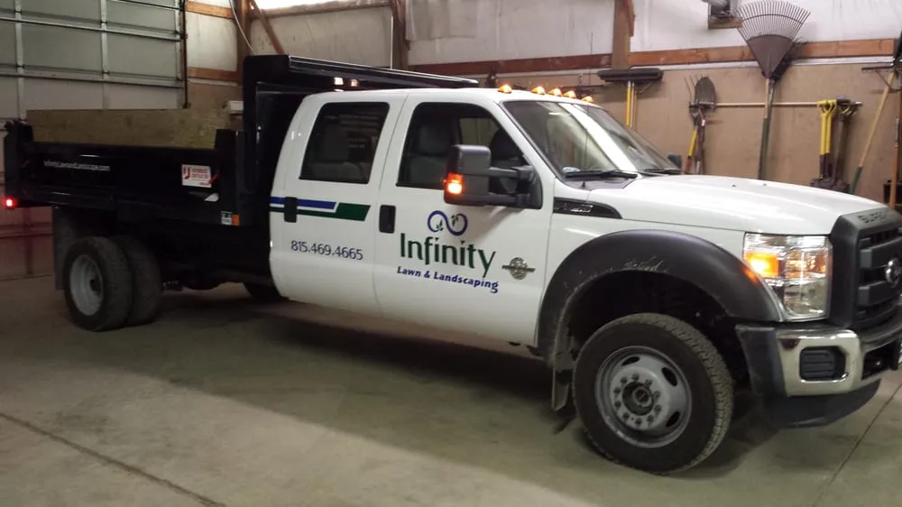 Local landscape design in Frankfort, IL by Infinity Lawn & Landscaping