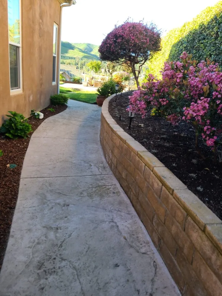Reliable residential landscaping experts serving Oxnard, CA - Iniguez'S landscaping Service