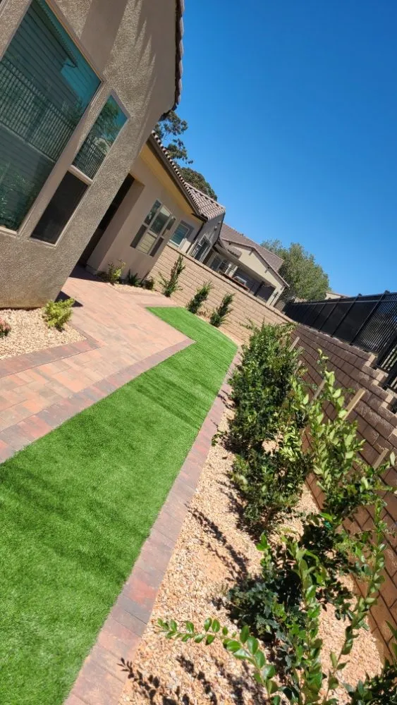 Affordable yard maintenance in Oxnard, CA by Iniguez'S landscaping Service