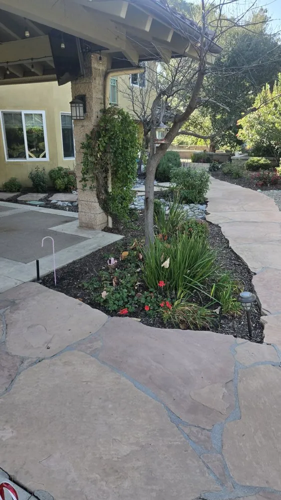 Custom yard maintenance in Redlands, CA by Inland Empire Yard Care and Junk Hauling