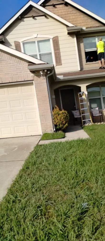 Professional yard maintenance in The Woodlands, TX - Inline Lawn and Home