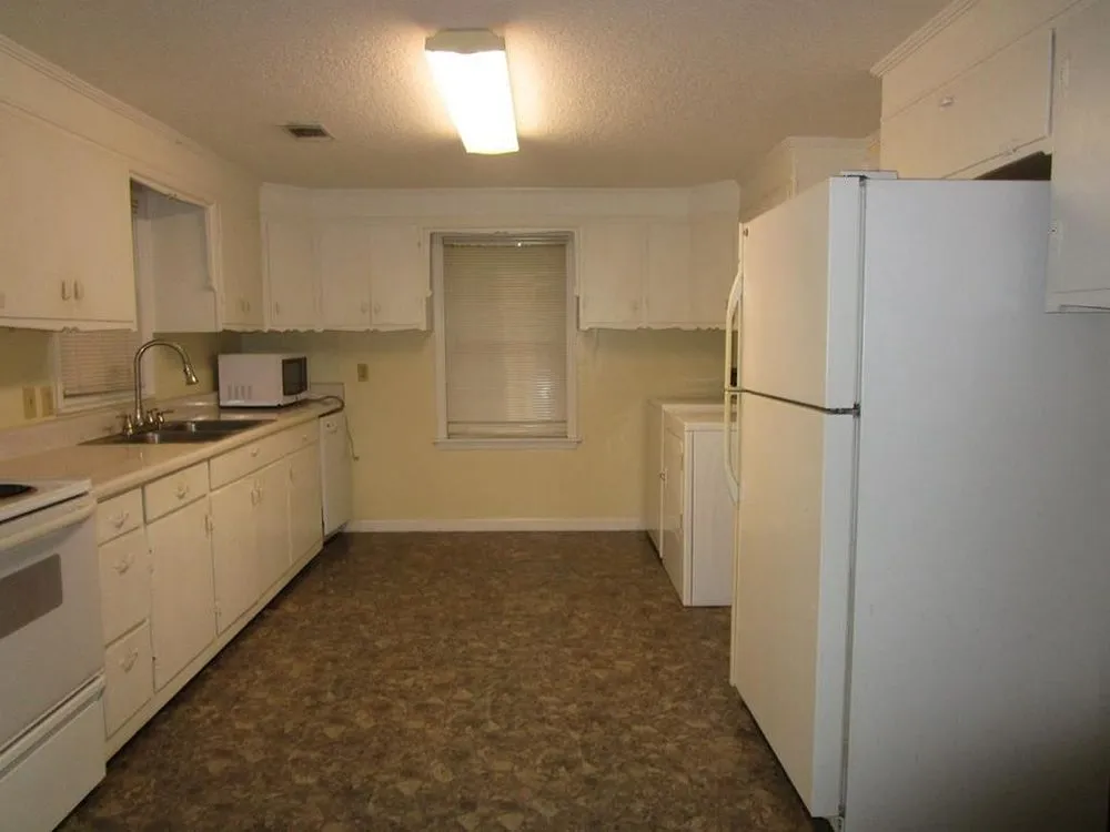 Professional lawn mowing service experts serving Midway, GA - Innerloop