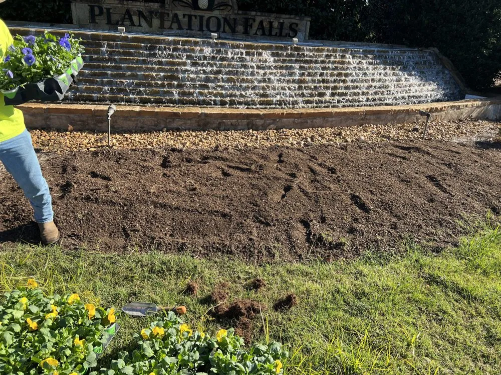 Local yard cleanup service in Charlotte, NC - Innova Landscaping