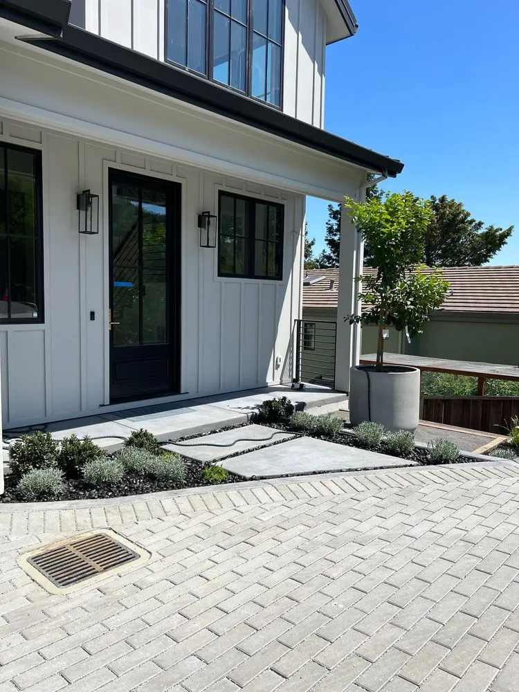 Trusted lawn mowing service in Redwood City, CA by Innovative Gardens