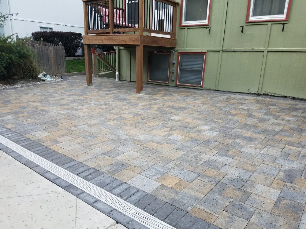 Reliable lawn mowing service in Lee's Summit, MO - Innovative Outdoor Living