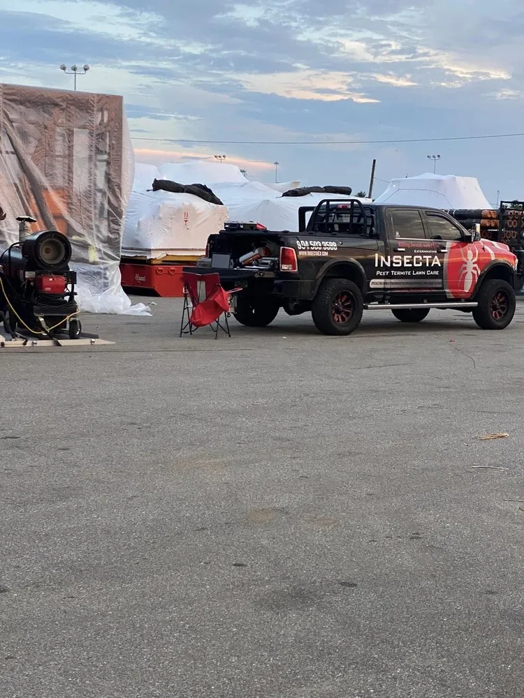 Custom landscaping services for year-round maintenance in Jacksonville, FL by Insecta Exterminating