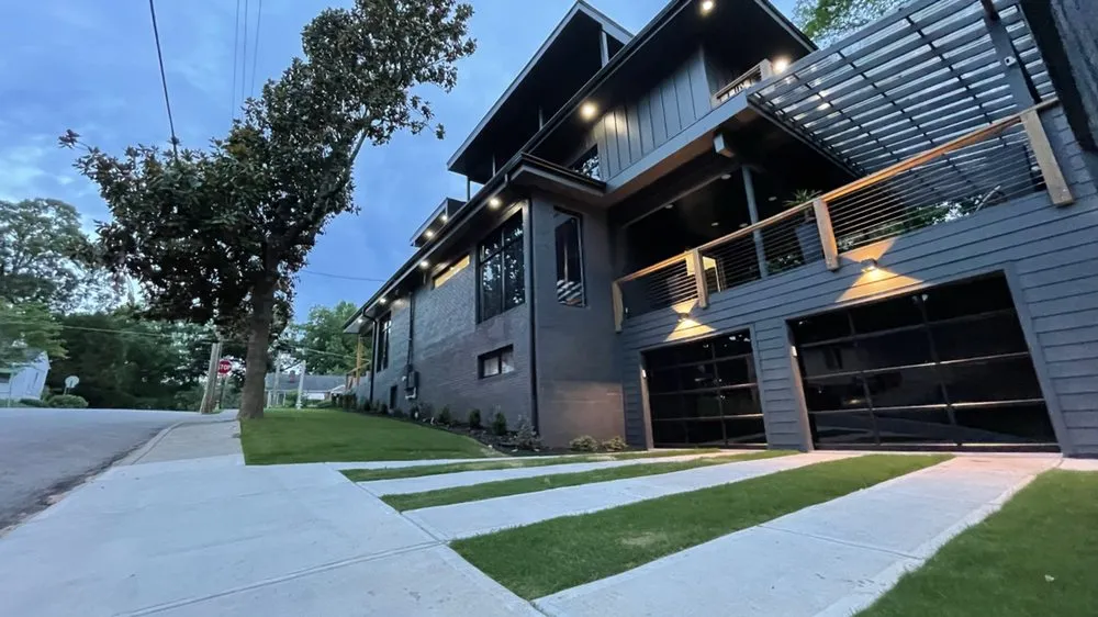 Affordable yard maintenance in College Park, GA by Inside The Grind 365