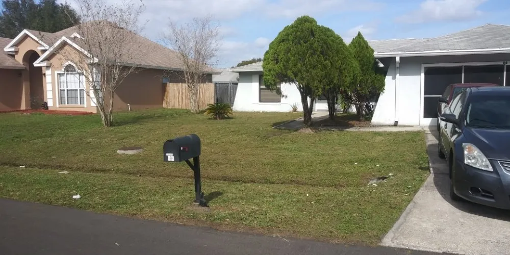 Reliable yard maintenance in Kissimmee, FL by intel Mowing