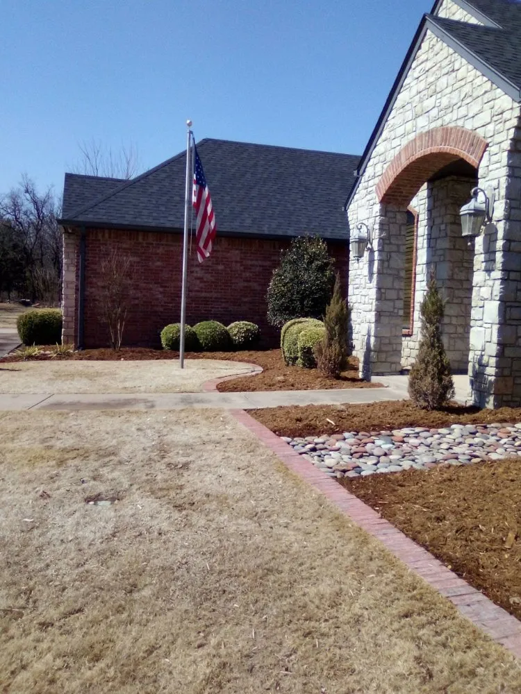 Professional yard cleanup service experts serving Guthrie, OK - Intergity Lawns