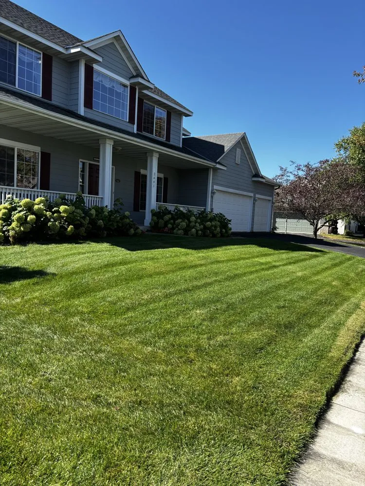 Custom garden landscaping experts serving Victoria, MN - Interlaken Landscape