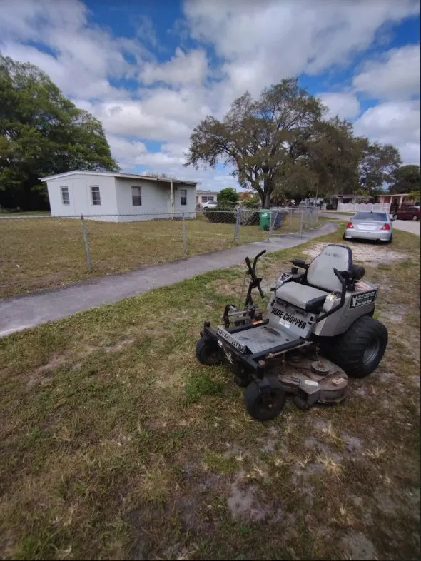 Top-rated lawn mowing service in Plantation, FL - Interscope Landscaping