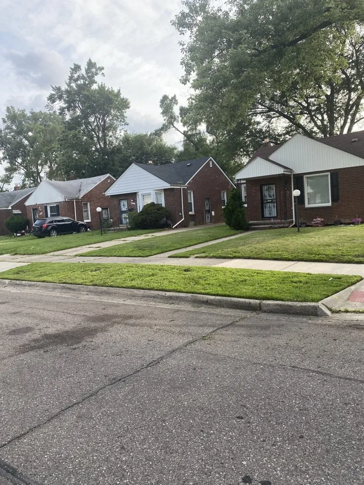 Top-rated yard maintenance for residential properties in Detroit, MI by Inthekuttservices