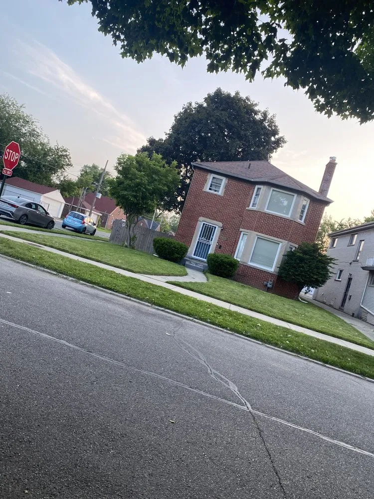 Trusted yard maintenance experts serving Detroit, MI - Inthekuttservices